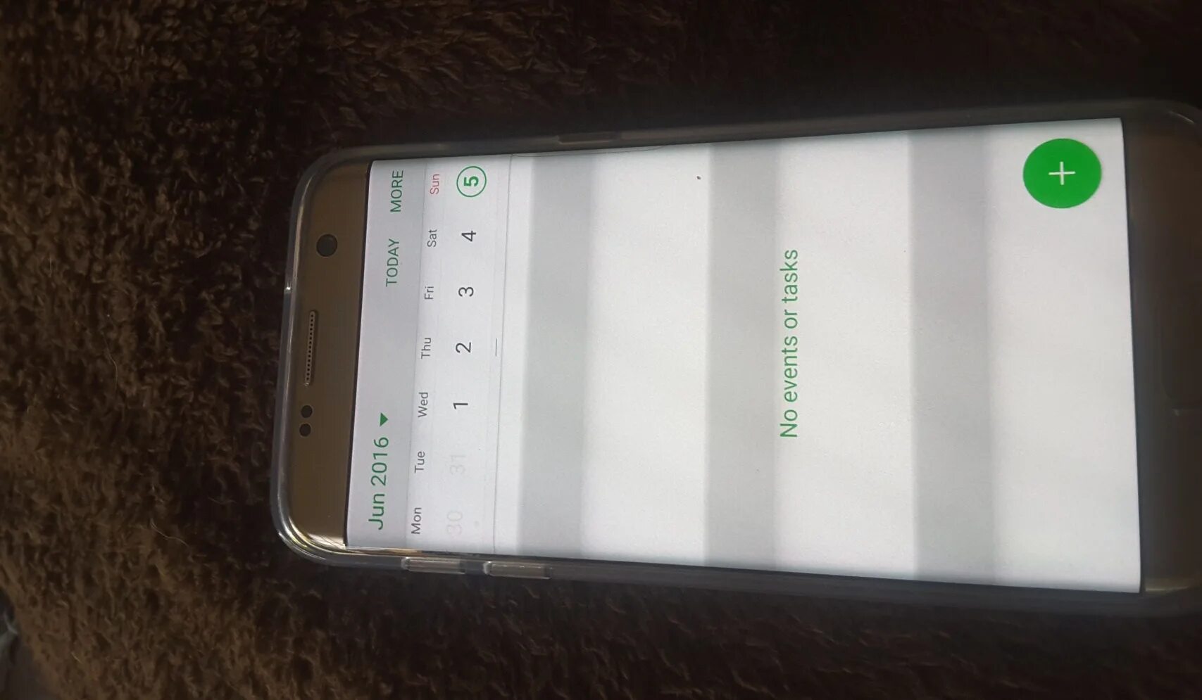 Горит экран телефоне самсунг. Самсунг s9 полосы на экране. Samsung Galaxy s7 полоса. Samsung Galaxy полосы на экране. Самсунг полоса на экране смартфона.