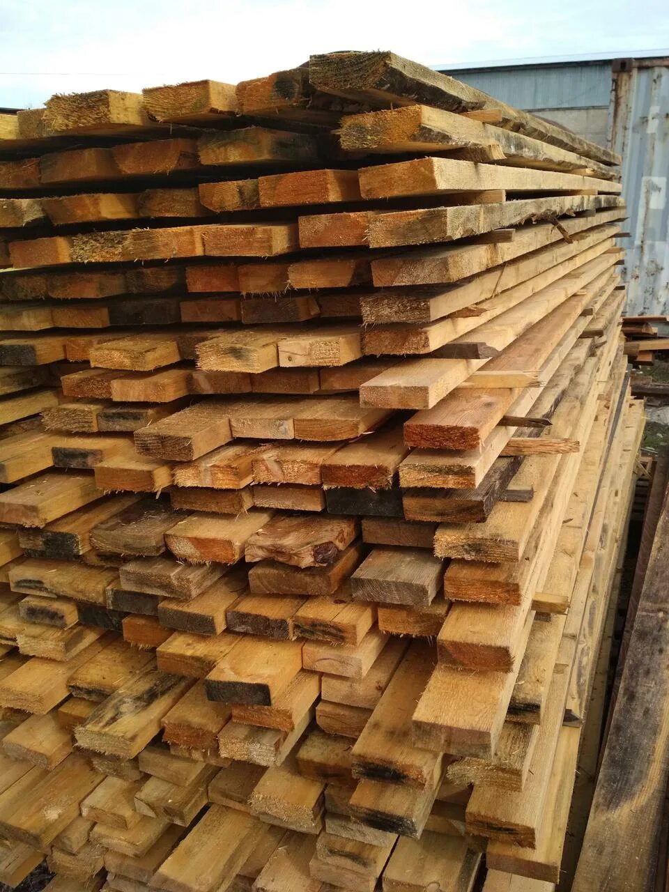 Доска 25 100 6000 в кубе. Доска 25 100 6000 в кубе. Куб доски 25 100 6000. Доска обрезная 25х100. Количество досок в кубе пиломатериала таблица 6 метров.