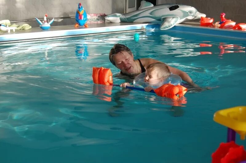 Гидрокинезотерапия для детей с ДЦП. Реабилитация детей в бассейне. Занятия в бассейне для детей. Плавание для детей инвалидов. Дцп купание