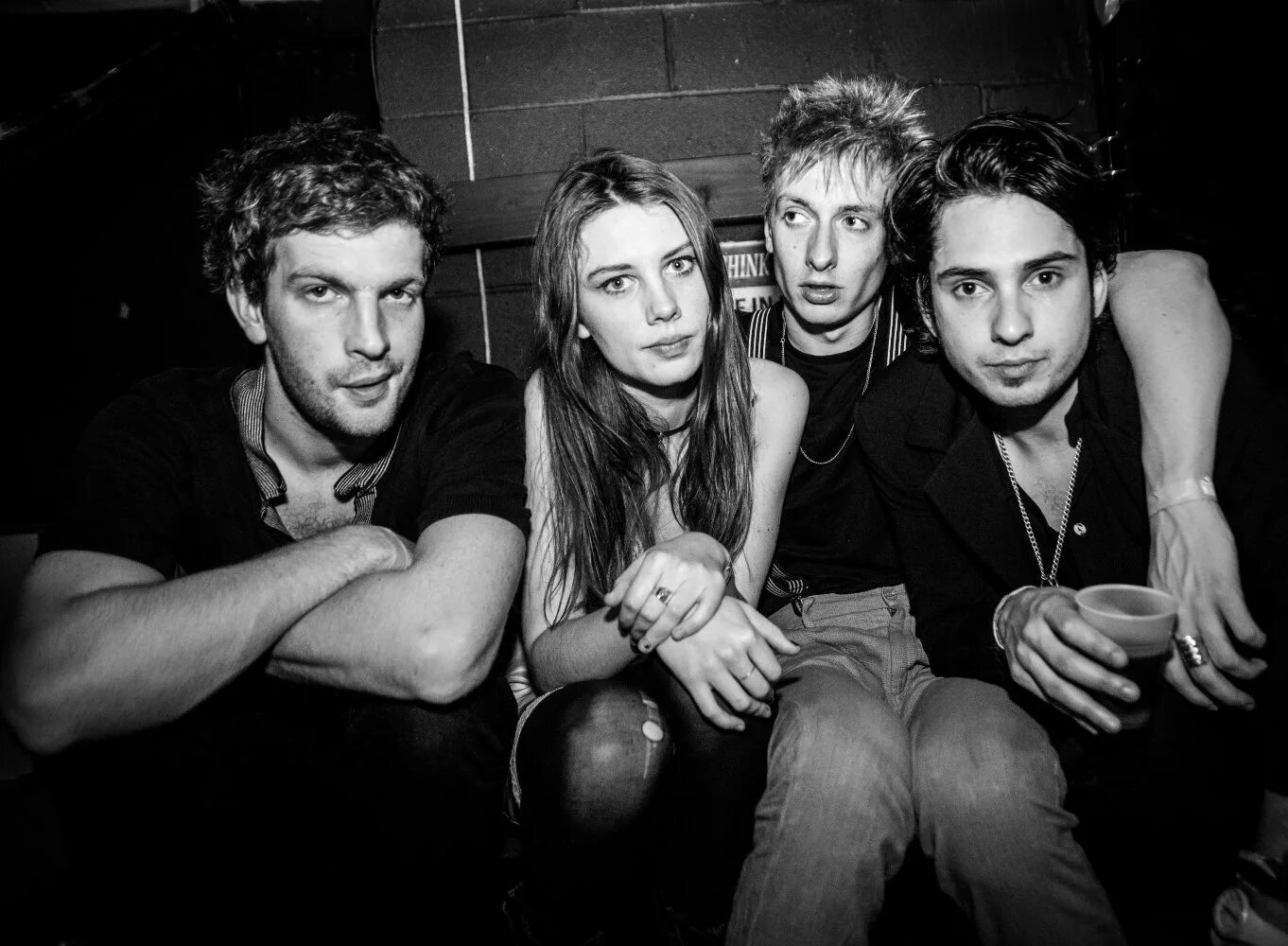 Песня элис группа. Алиса Вольф. Wolf Alice 2021. Wolf Alice Ep 2010. Wolf Alice album.