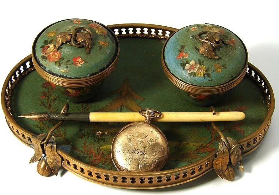 Письменные принадлежности в старину. Старинные письменные принадлежности. Древние принадлежности. Чернильный письменный прибор мрамор 1940 г. Старинные инструменты.