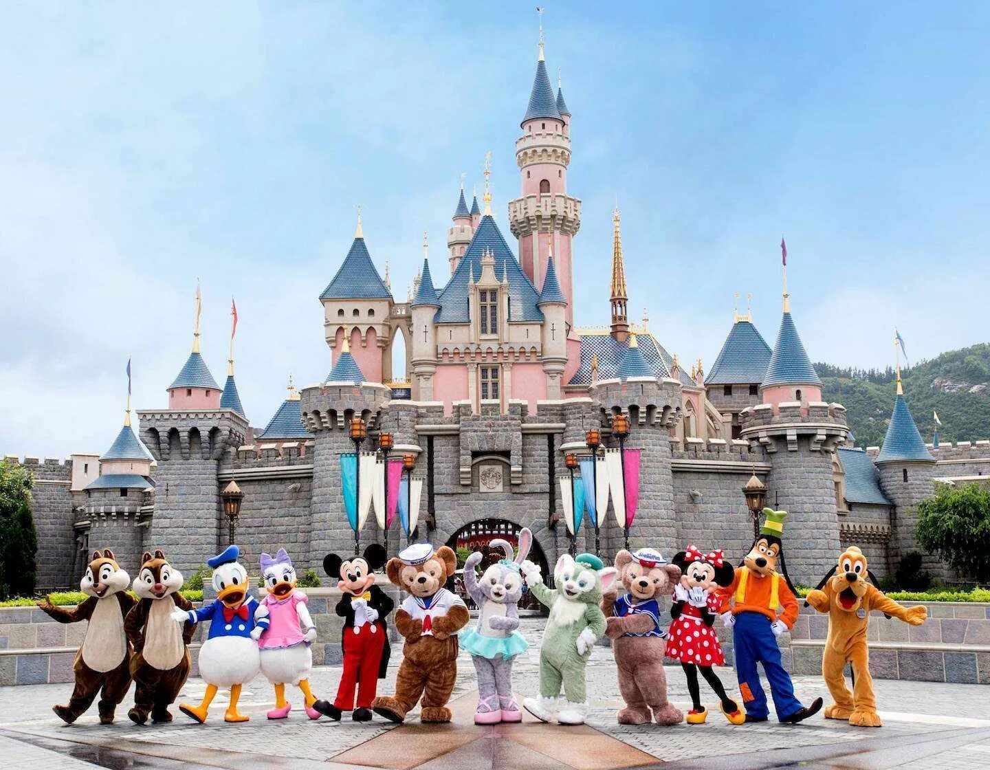 Создание дисней. Где находится Disneyland в Америке. Парк Диснейленд. Hong Kong Disneyland (Диснейленд Гонконга). Парк Уолт Дисней в Париже.