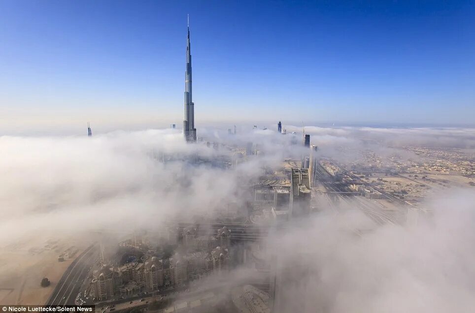 Башня Бурдж Халифа. Небоскрёб Бурдж-Халифа в Дубае. Дубай Бурдж Халифа над облаками. Бурдж Халифа в облаках. Пожар бурдж халифа 2024