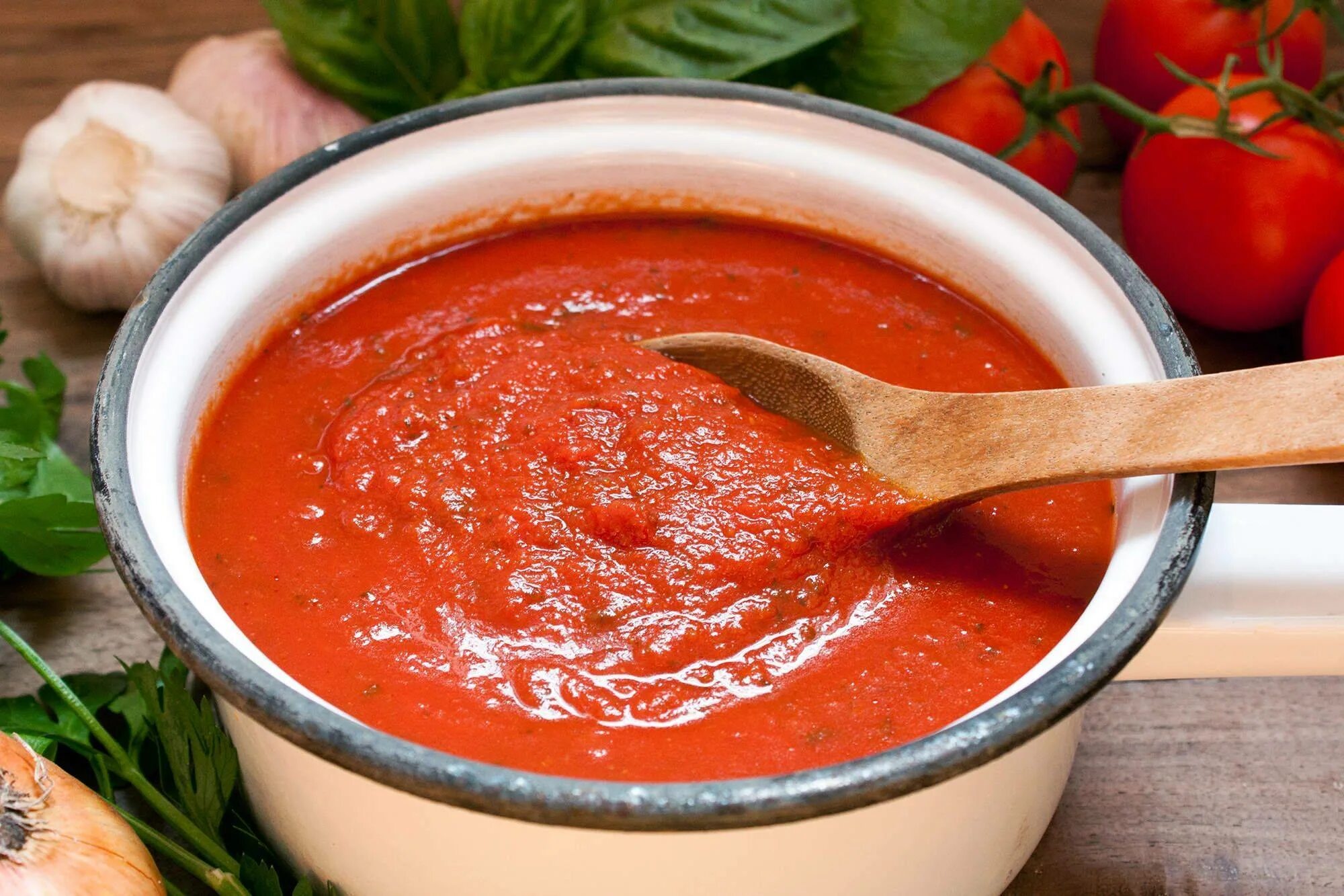 Простой соус к мясу в домашних условиях. Томато соус. Соус томатос. Томатный соус и томатная паста. Соус Томато песто красный.