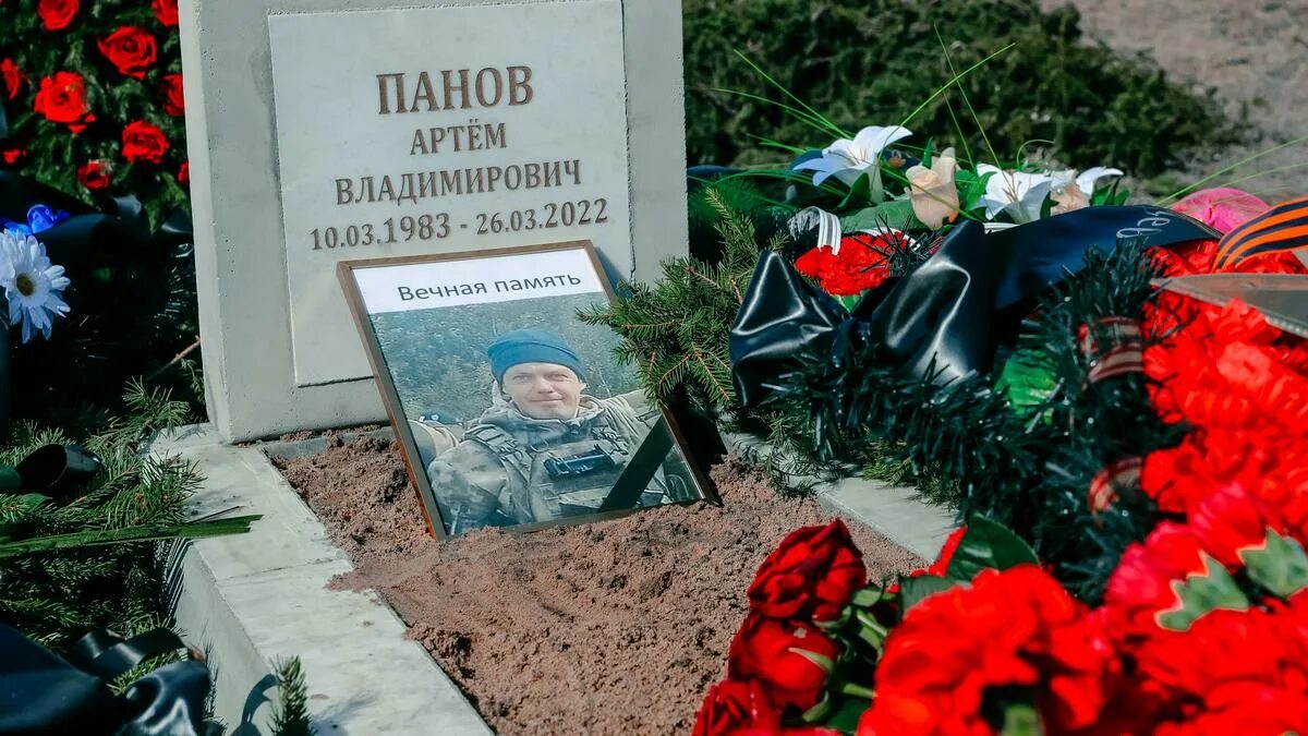 Прощание с николаем рыжковым. Могилы погибших на Украине российских военных. Российские кладбища погибших на Украине. Кладбище погибших на войне.