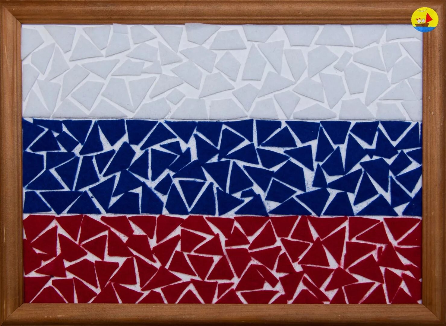 Поделка флаг. Детская поделка флаг россии. Российские флажки для детского сада. Как сделать флаг из бумаги. Российский флаг из бумаги для детей.