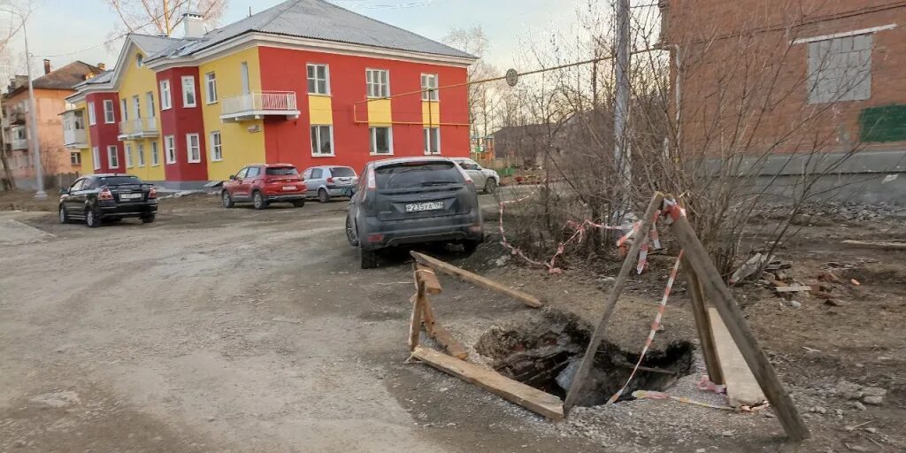 Асфальт. Провал на дороге. Новый асфальт. Смерч в городе. Североуральск 2023