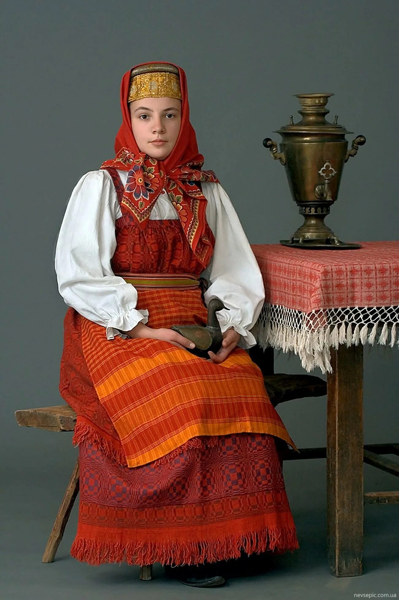 Старинная одежда девушек