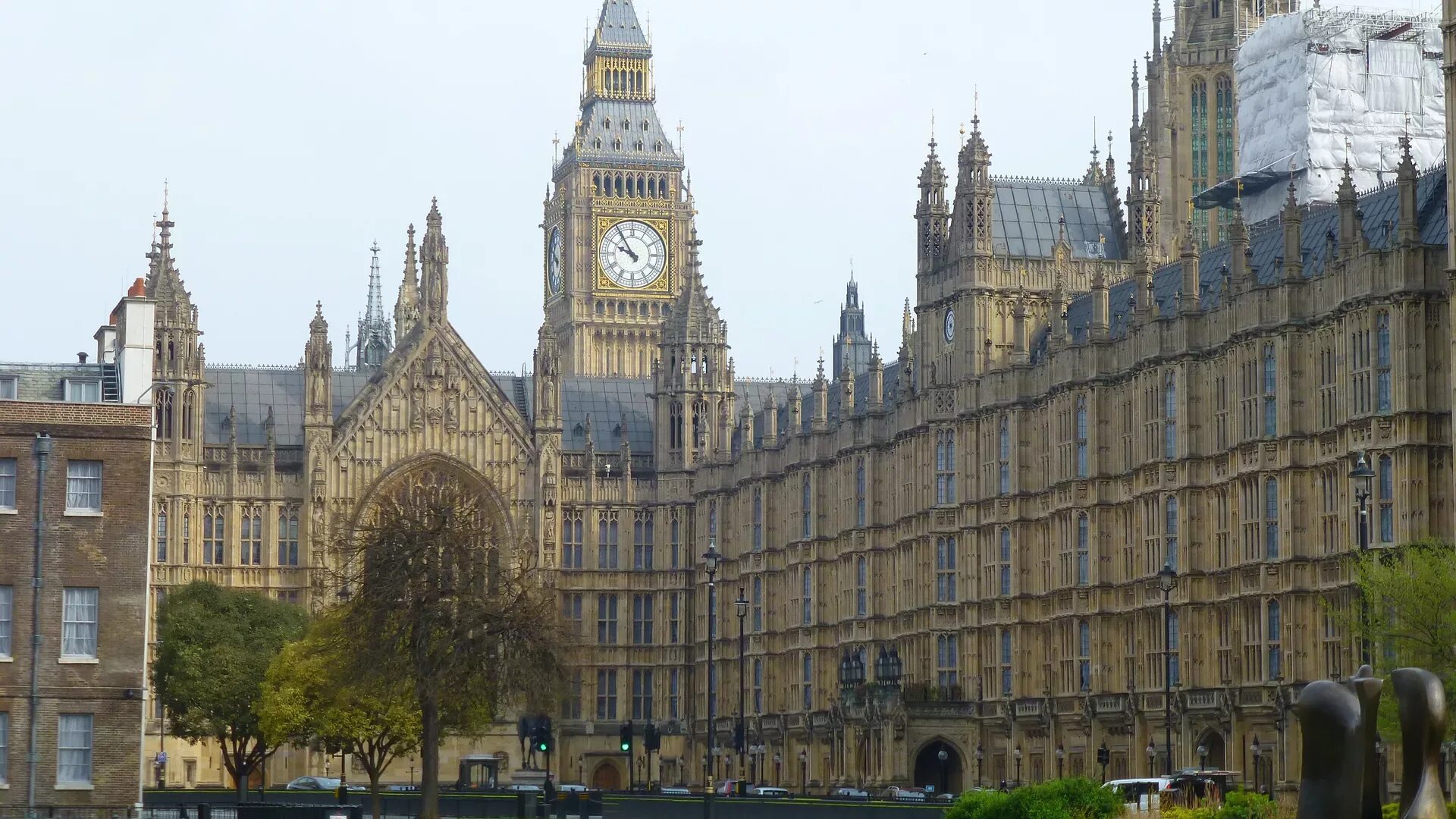 Парламент Великобритании. Здание нижней палаты парламента Ирландии. Здание МИД Великобритании в Лондоне. Британия запретила