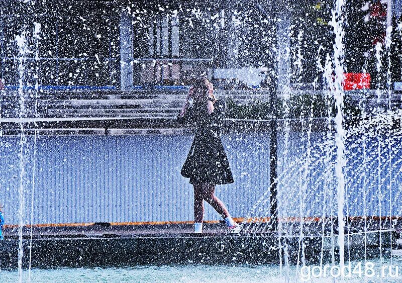 Где области дождя. Ростовская область в дождь летом. Калининград в дождь красивые картинки. Калининград под дождем гифка contribols.