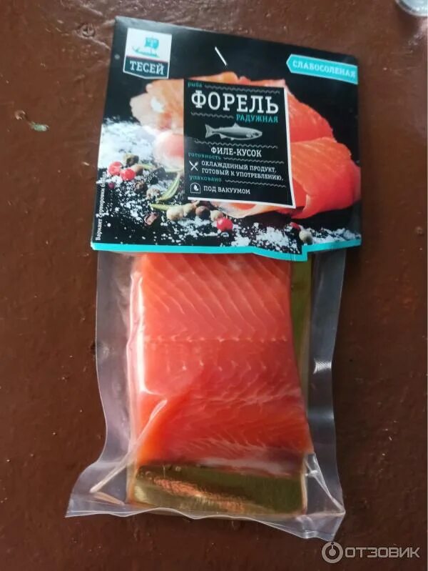 Красная рыба в магазинах форель сёмга. Дары океана форель радужная слабосоленая. Форель в упаковке. Форель в упаковке. Форель соленая фиш.