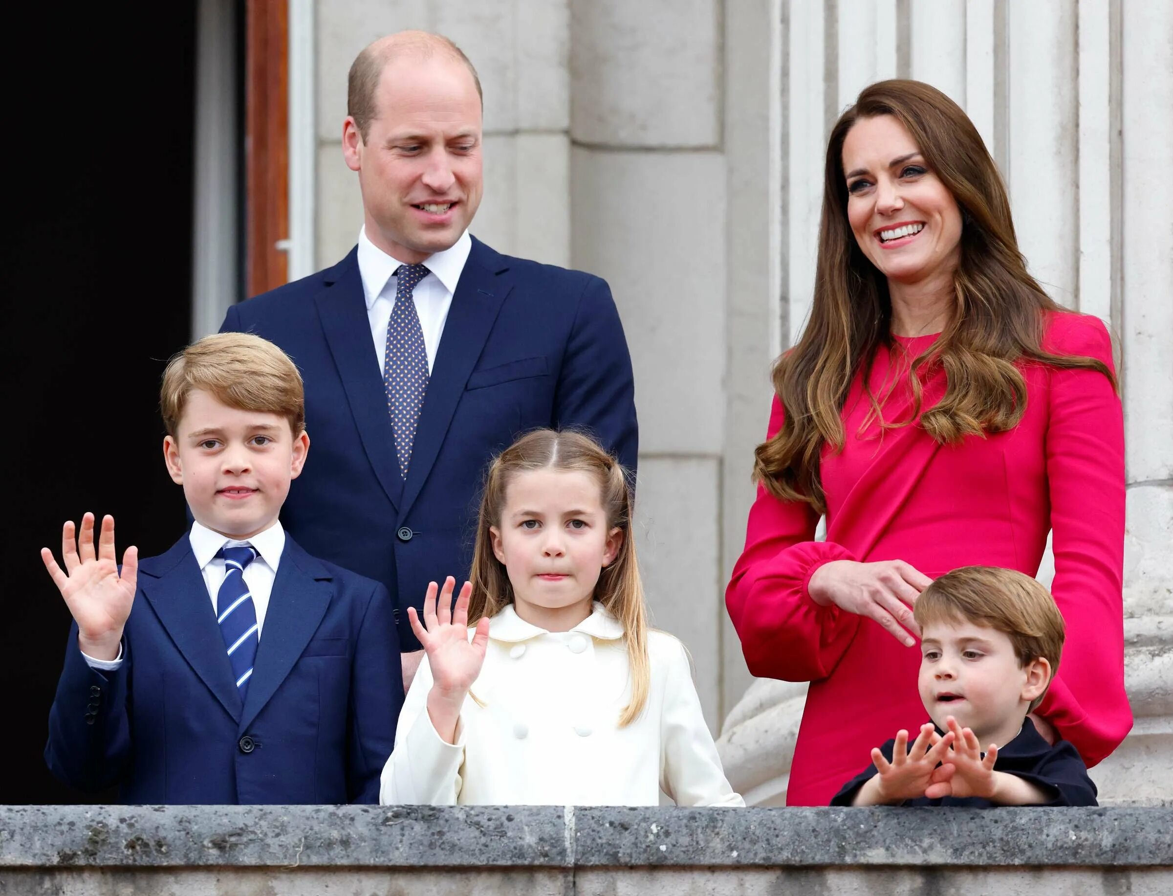 Фото детей кейт миддлтон и принца уильяма. Дети Кейт Миддлтон и принца Уильяма 2022. Принцы Кембриджские Джордж и Луи. Принц Джордж Кембриджский 2022.