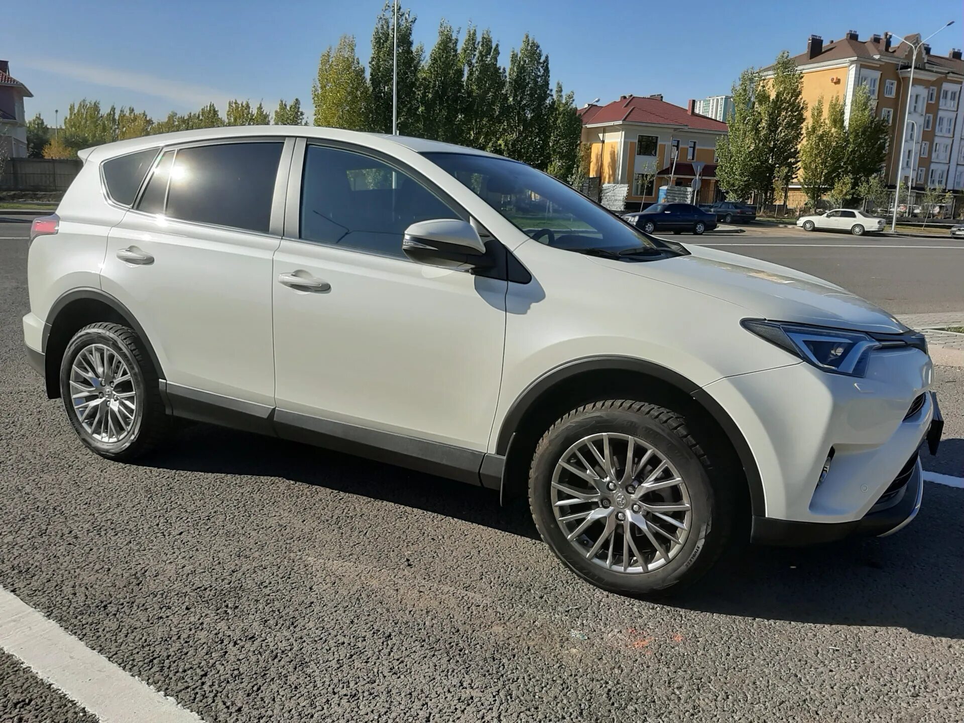 Toyota rav4 диски. Рав 4 r18. Rav4 40 r20. Диски Тойота рав4 эксклюзив.