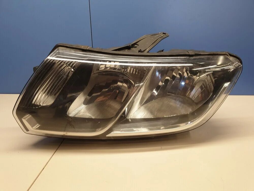 260609154r. Фара левая сандеро 2. 260607796r фара левая. Renault 260607796r фара. Фара рено логан 2014.