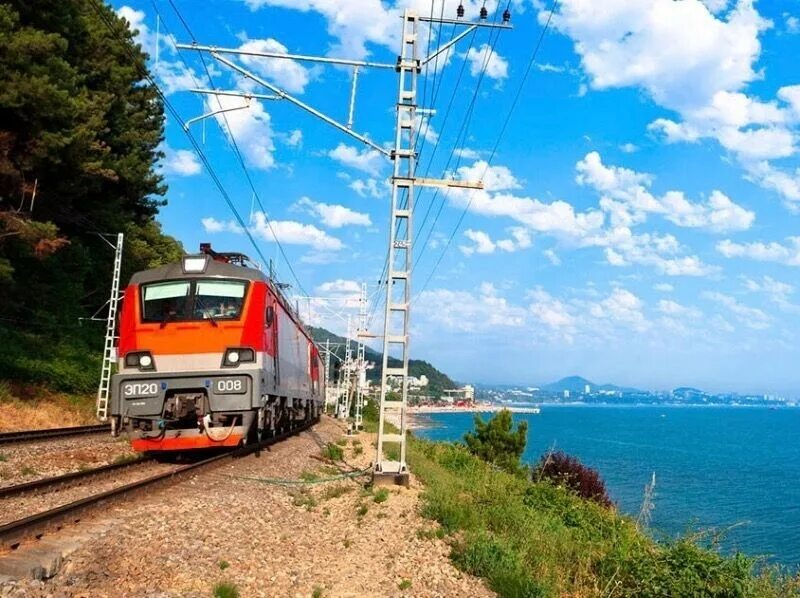 Сколько жд в сочи. Железная дорога в Сочи. РЖД море. Поезд Сочи. Черноморская железная дорога.