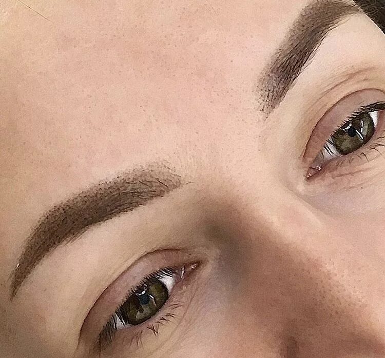 Пудровые брови. Пудровле напылением бровей. Перманент напыление. Перманент бровей пудровая техника. Перманент бровей пудровое.