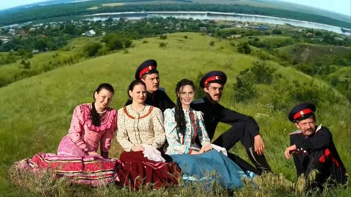 Запорожская казачка внешность. Казачка вольная степи широкие. Казачка вольная степи широкие. Казачка вольная. Цыгане и лошади.