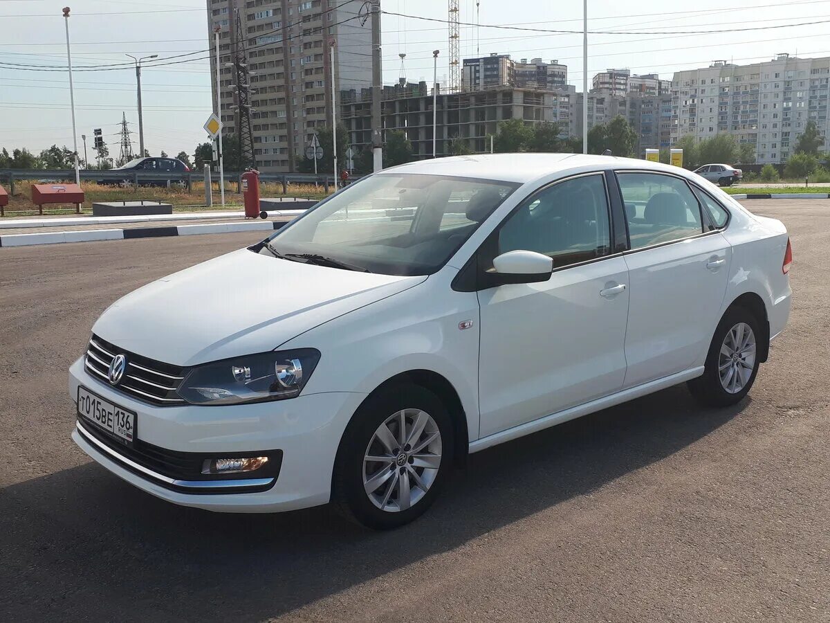 Поло седан купить москва. Фольксваген поло 2017 белый. Volkswagen Polo sedan 2017. Volkswagen Polo 2017 белый. Фольксваген поло седан 2017.