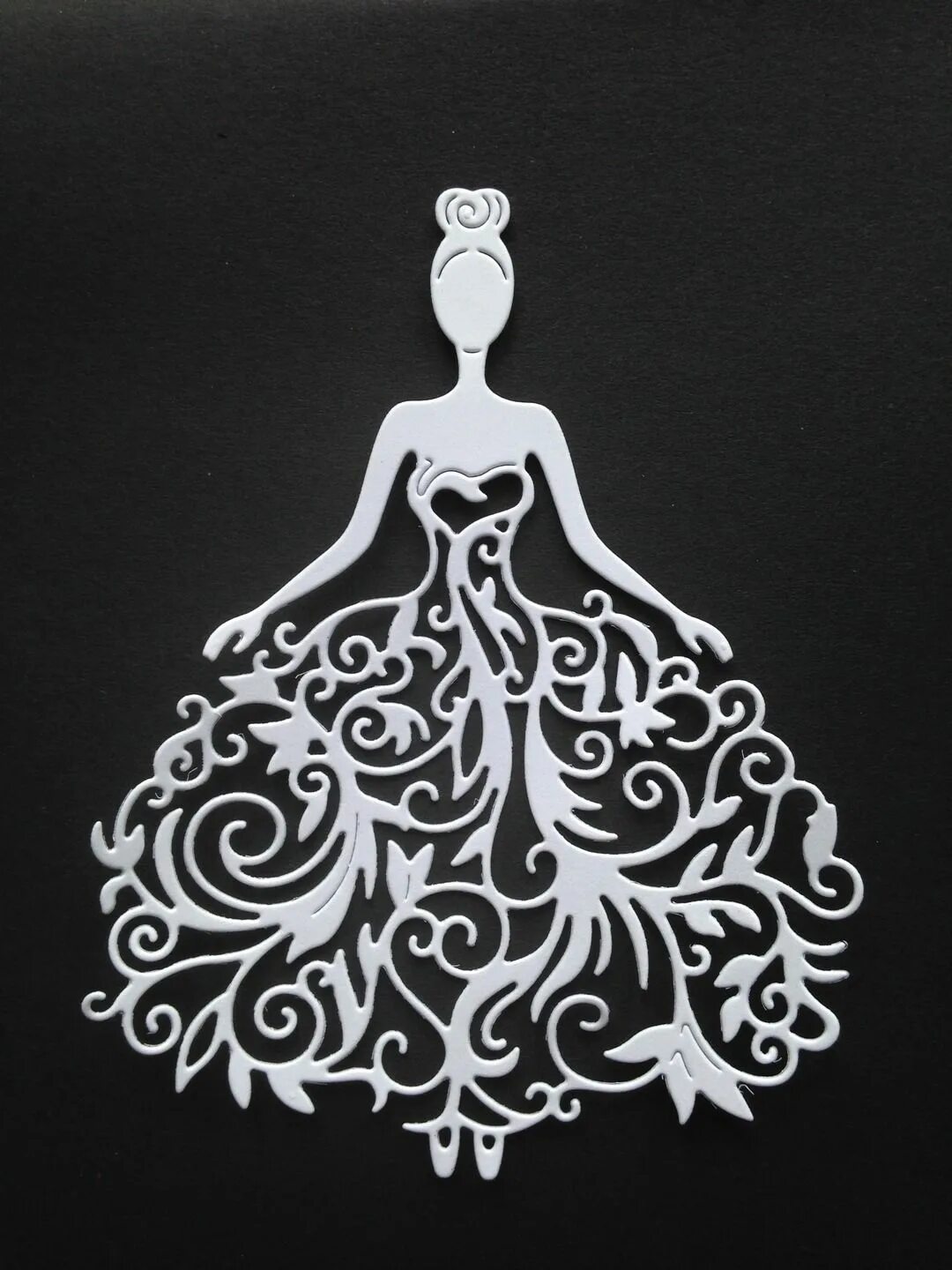 вытынанка. вытынанка. силуэт женского лица. силуэт женской головы. вытынанка девушка.