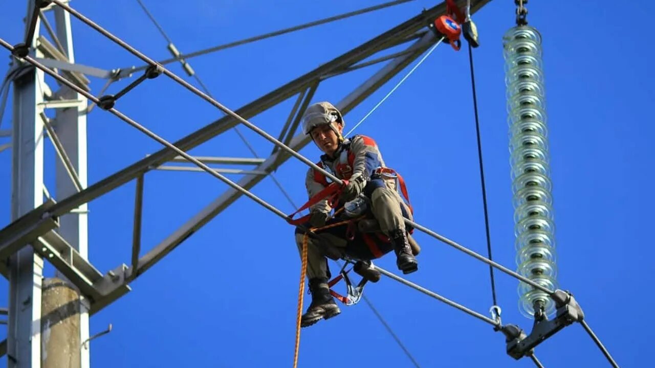 электроснабжение жд транспорта на переменном токе. напряжение в контактной сети ржд. напряжение в контактной сети железной дороги постоянного. устройство контактной сети переменного тока 27кв. какое напряжение контактной сети железной дороги.