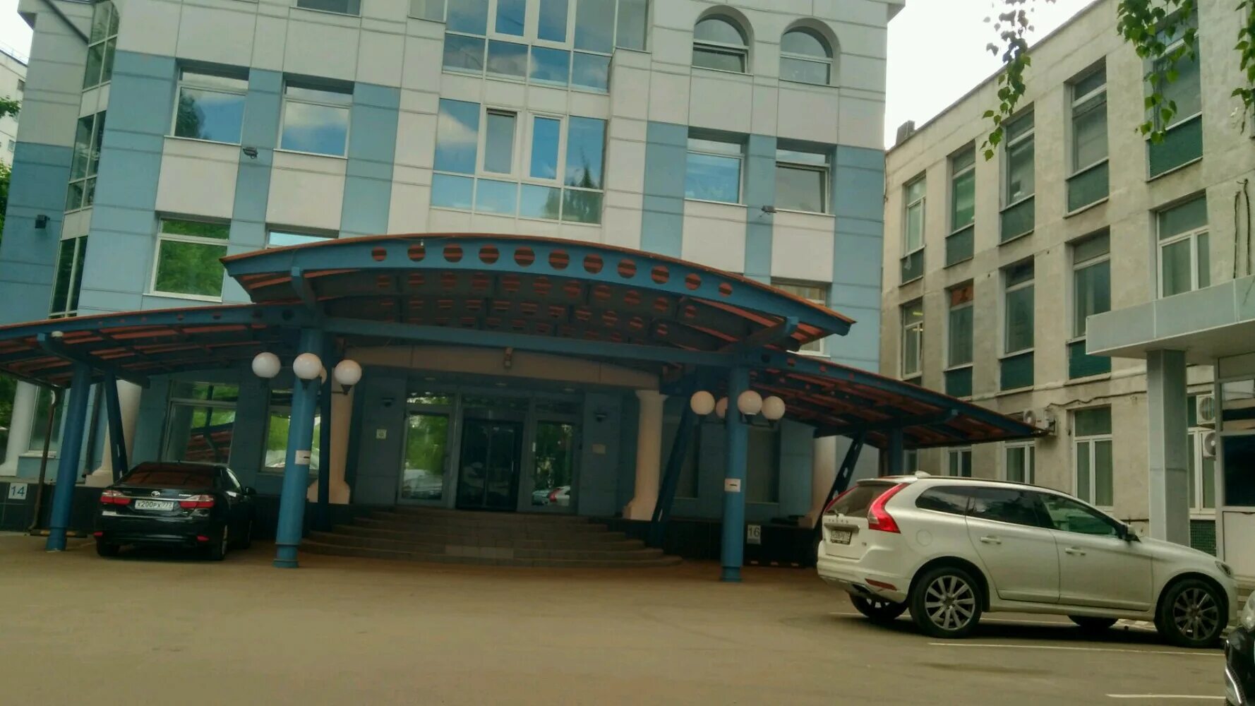 Новаторов 36