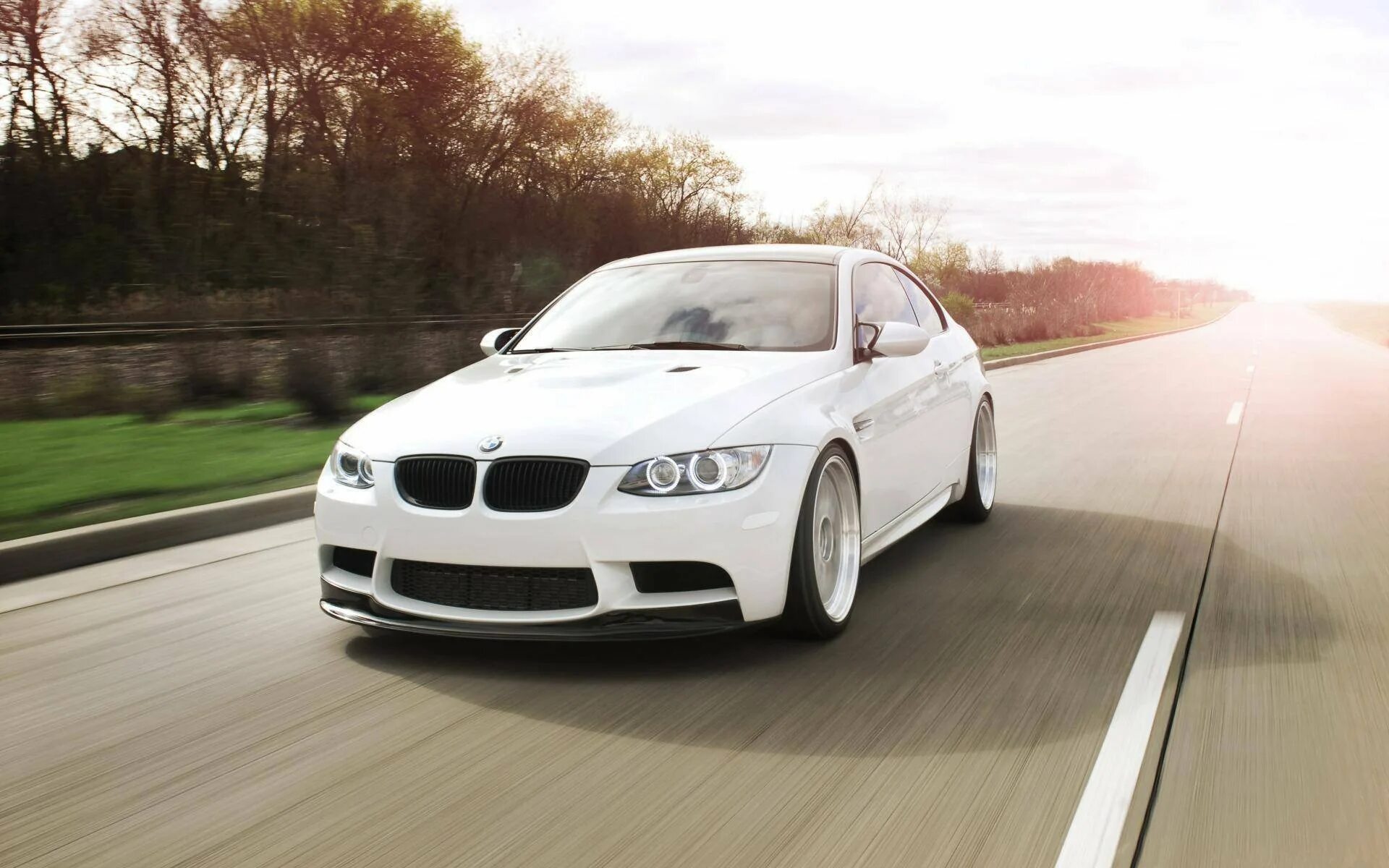 White machine. БМВ м3 белая. BMW f10 белая. БМВ белая спортивная. BMW m3 белого цвета.