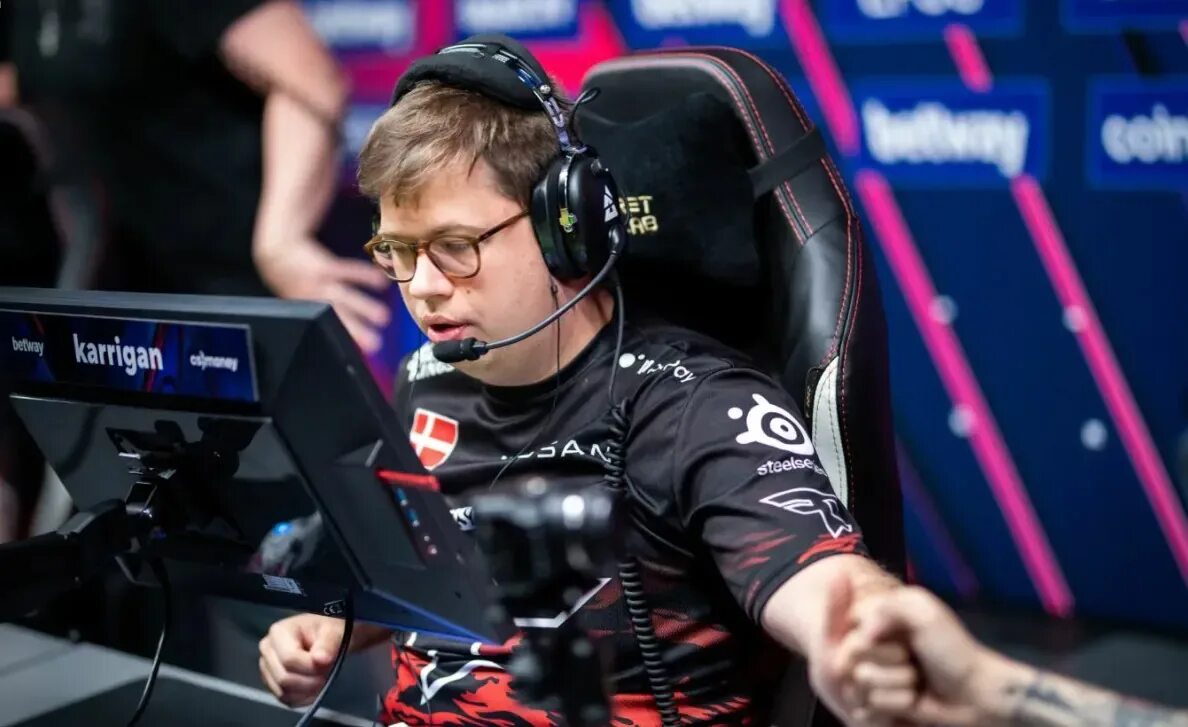 Faze flyquest. Faze clan 2025. twistzz faze clan 2025. karrigan cs go 2025 faze. faze clan 2025 blast.