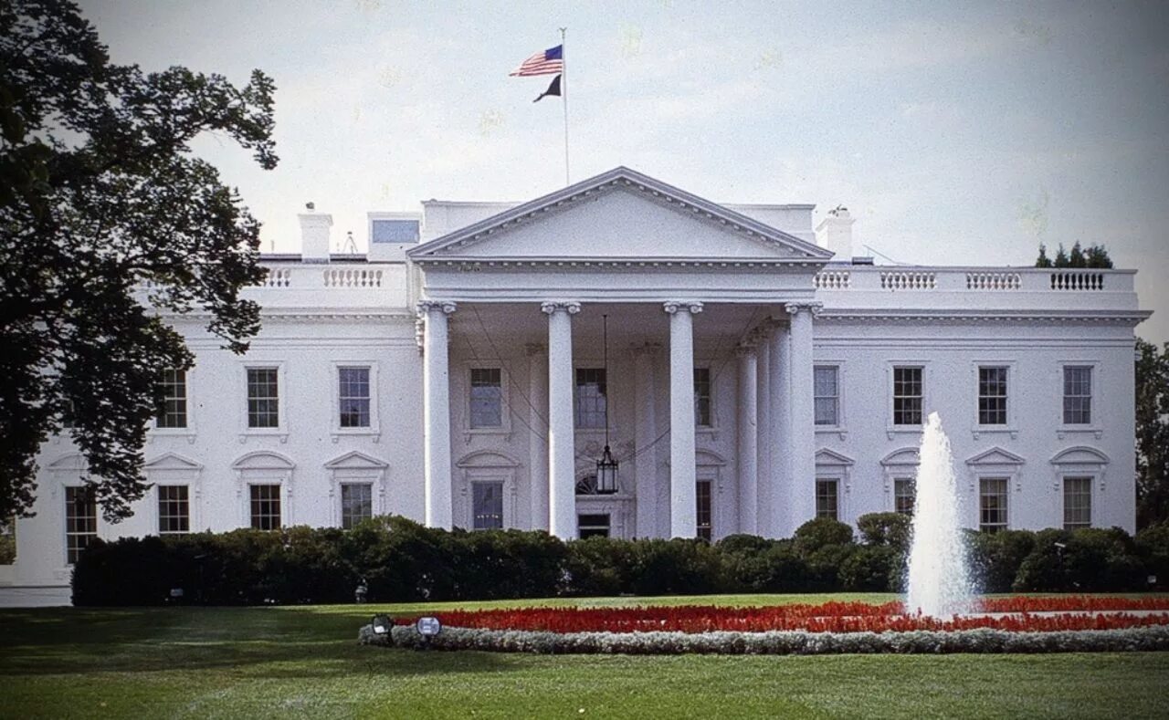 Белый дом страна. White House Washington. Белый дом (г. Вашингтон). White Houses. Белый дом Вашингтон руины.