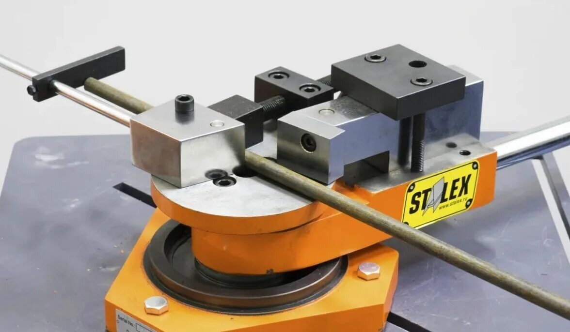 Станок с чпу для гибки проволоки frx-04. Гибочный станок проволоки 3мм. Гибка проволоки. Гибка проволоки ф5. Приспособления дляузорной гибки проволоки.
