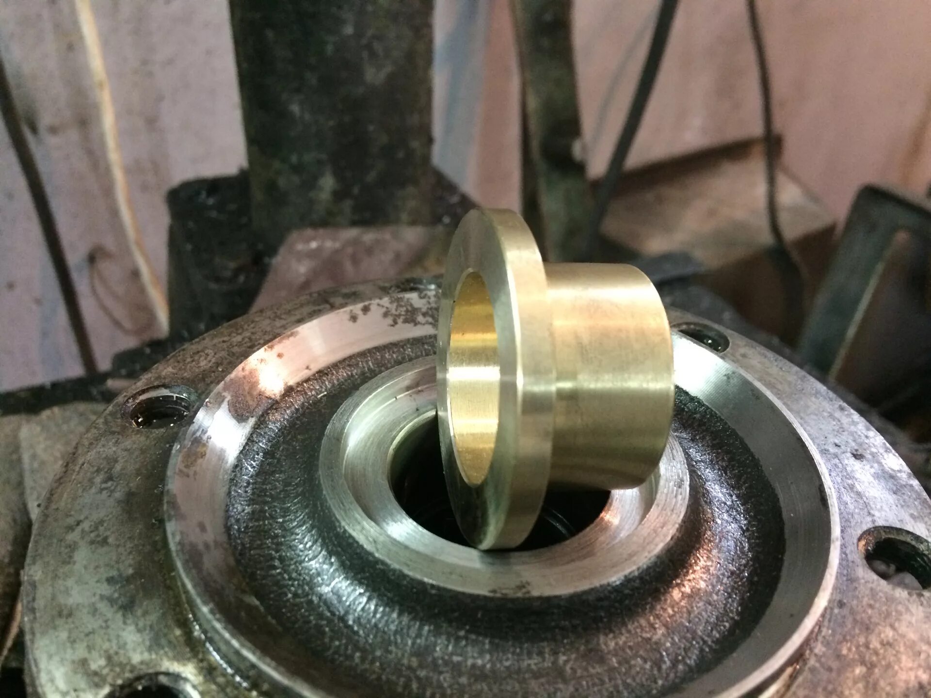 Цапфа уаз патриот 2019. Цапфа в станке. Ремонт цапф. Ремонт цапф. Цапфа заднего моста уаз 469.