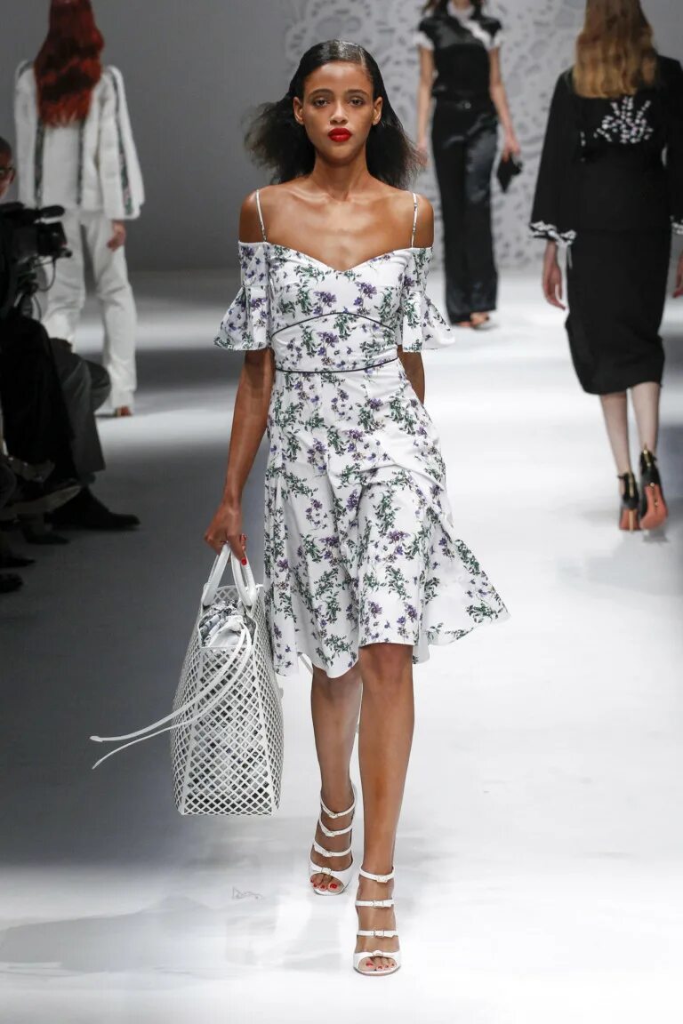 Платья 2025 модные тенденции. Blumarine весна лето 2018. blumarine spring 2018. blumarine весна лето 2025. blumarine 2025 платья весна-лето.