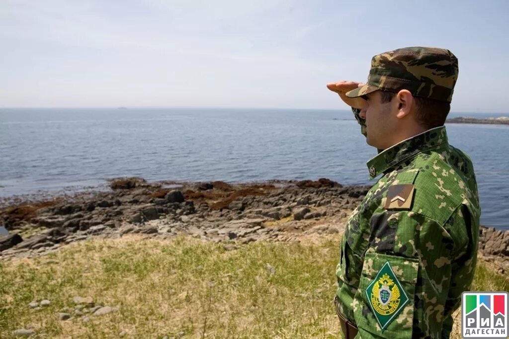 Пограничник пробуждение. Пограничная служба Курильские острова. Остров Кунашир пограничники.