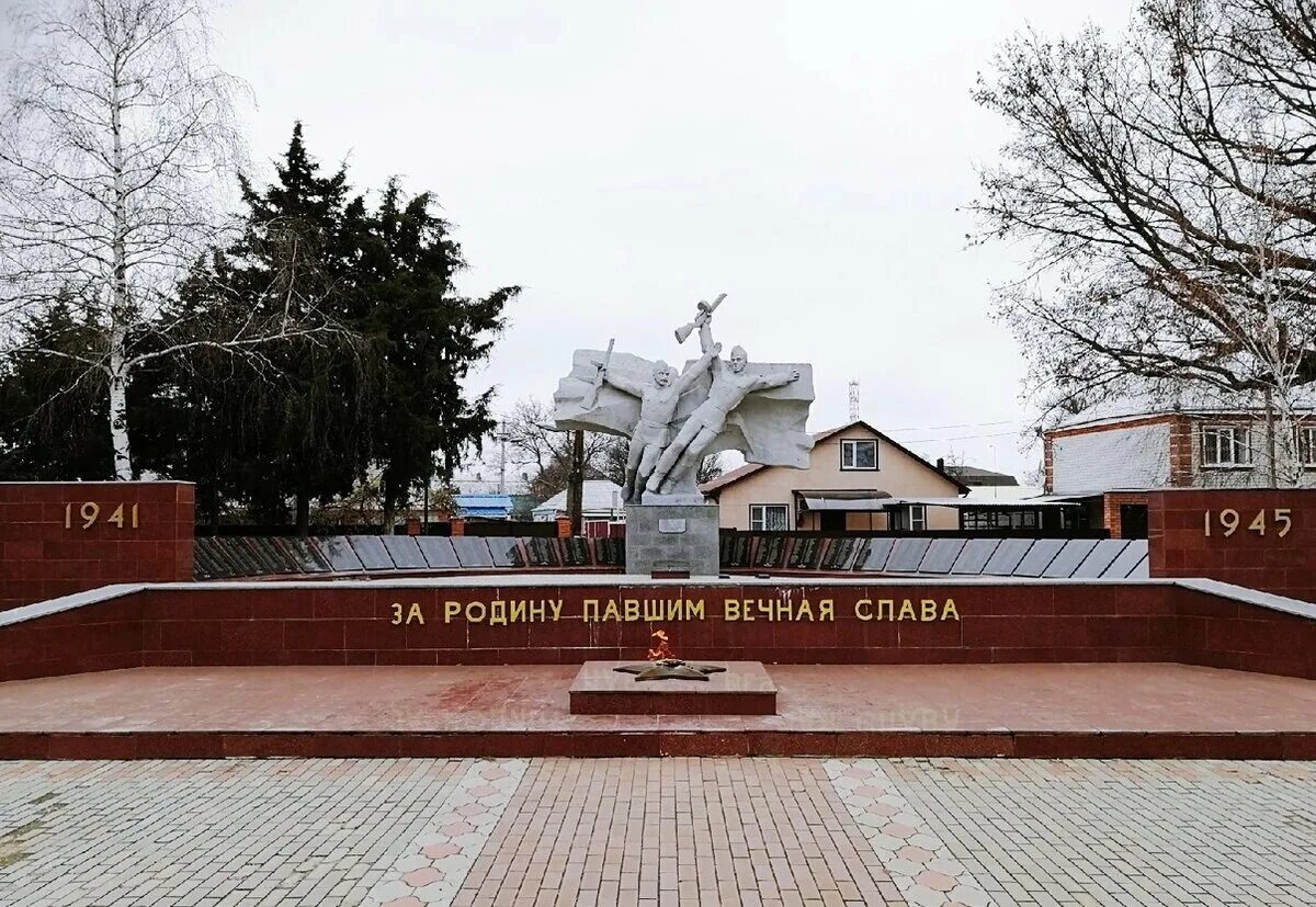 Памятники в лабинске. Мемориал вечный огонь Усть-Лабинск. Памятник вечный огонь Усть-Лабинск. Мемориал "Усть-Лабинская крепость Суворова. Мемориальный комплекс в Лабинске вечный огонь.