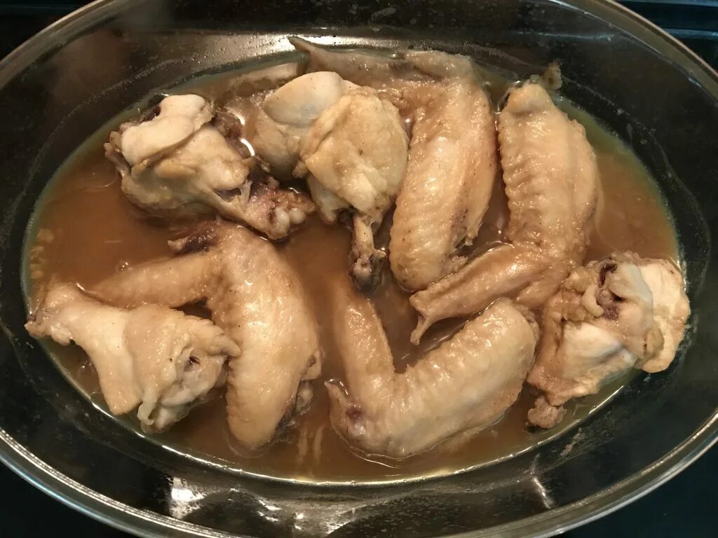 Сколько варить куриные крылышки до готовности. Вареные куриные крылья. куриные крылышки вареные. крылья куриные отварные. вареная куриные.