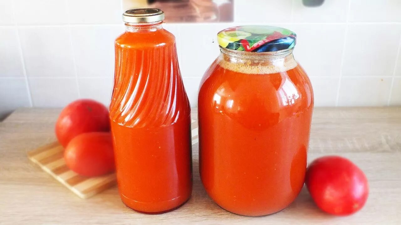 Сделать томатный сок из домашних помидор. Томатный сок закатка. Томатный сок на зиму. Сок из помидор на зиму. Домашний сок из помидор.