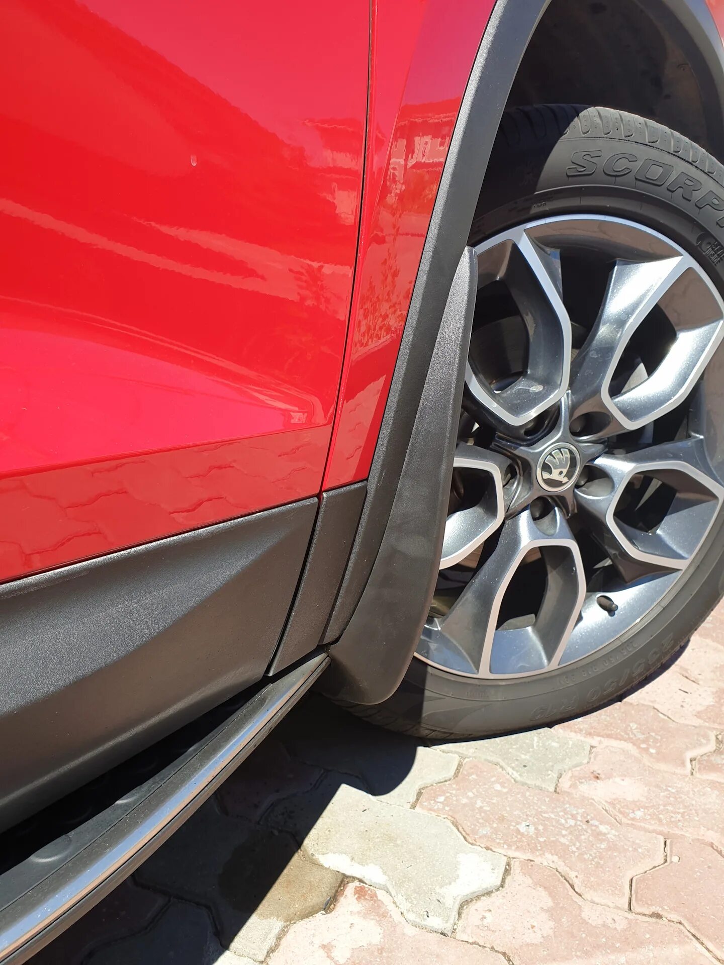 Передние брызговики kodiaq. Передние брызговики шкода кодиак. Брызговики skoda kodiaq. Передние брызговики шкода кодиак. Брызговик передний для шкода йети 2017.