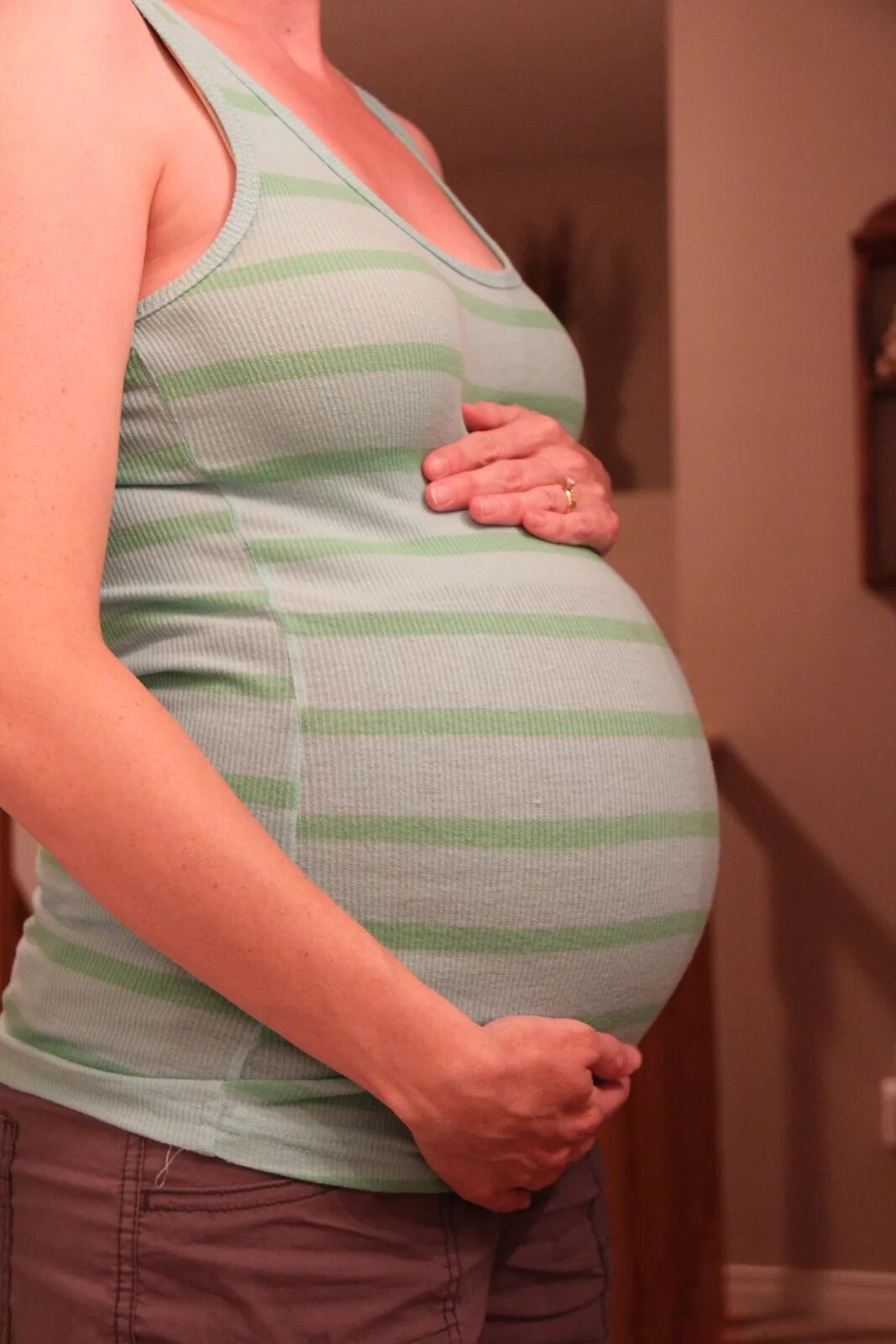 Живот у беременных в 30 недель. 30 Недель беременности дивоты.