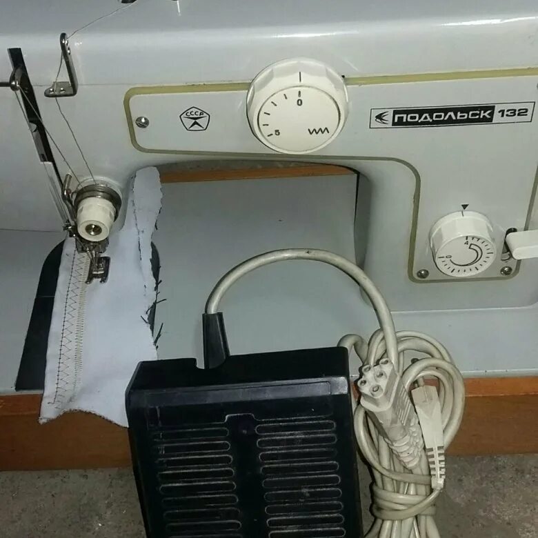 Машинка подольск 132. Швейная машинка чайка электрическая. Подольск 132 швейная машина. Патрон для швейной машинки. Швейная машинка подольск ссср 132.
