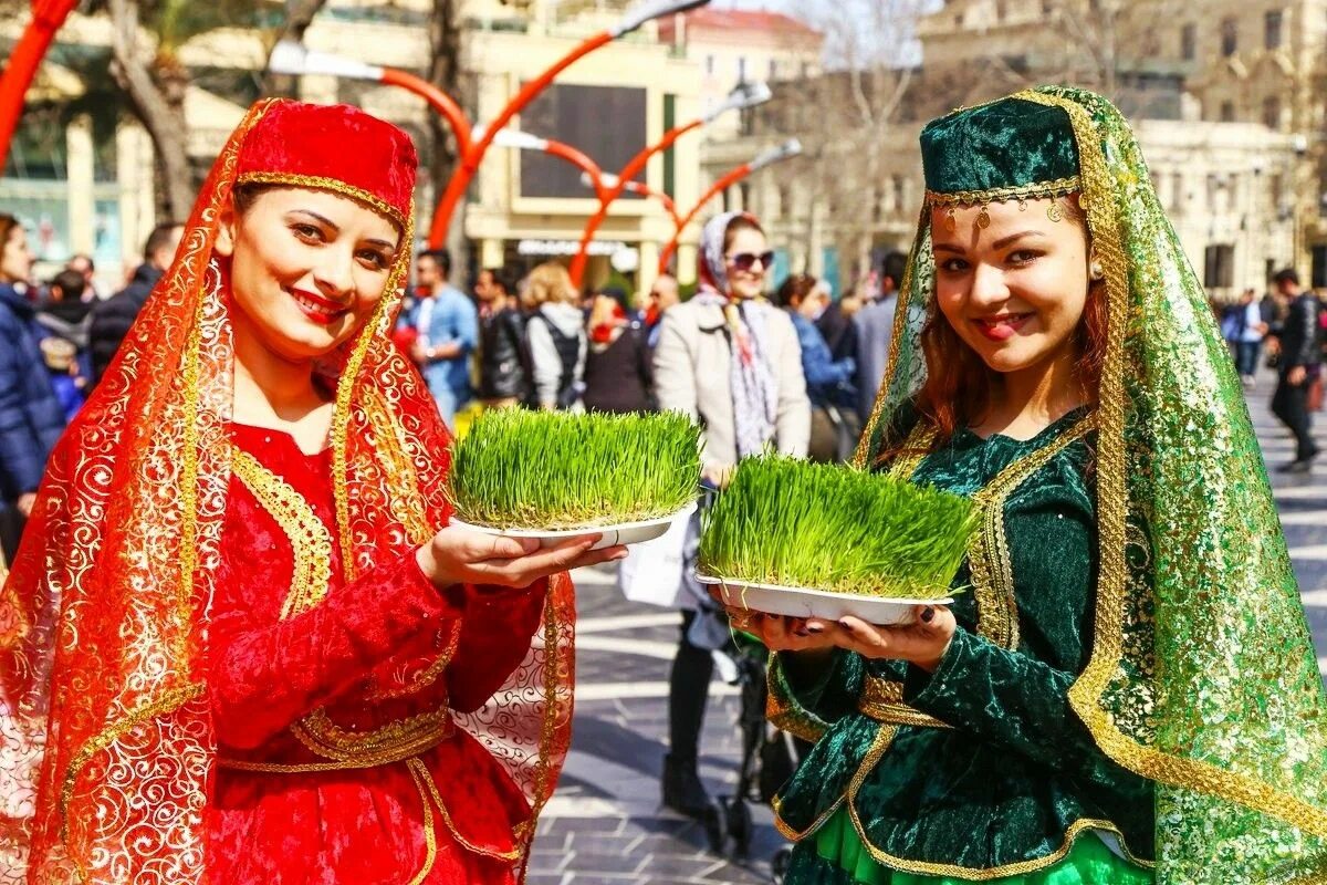 Народы россии мусульмане. Праздник Навруз байрам в Азербайджане. Новруз байрам мусульманский праздник. Праздник Навруз Азербайджан традиции. Новруз байрам Азербайджан традиции.