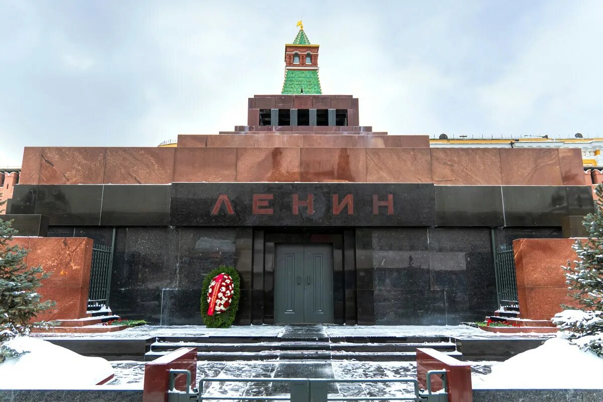 Мавзолей Ленина 1953. Мавзолей Ленина памятники архитектуры Москвы. Вынос ленина из мавзолея 2024