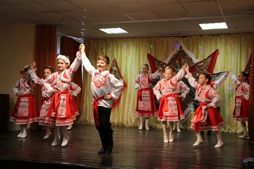 крыжачок белорусский народный танец. белорусский народный танец лянок. белорусский народный костюм для танцев. белорусский танец крыжачок. ансамбль крыжачок.