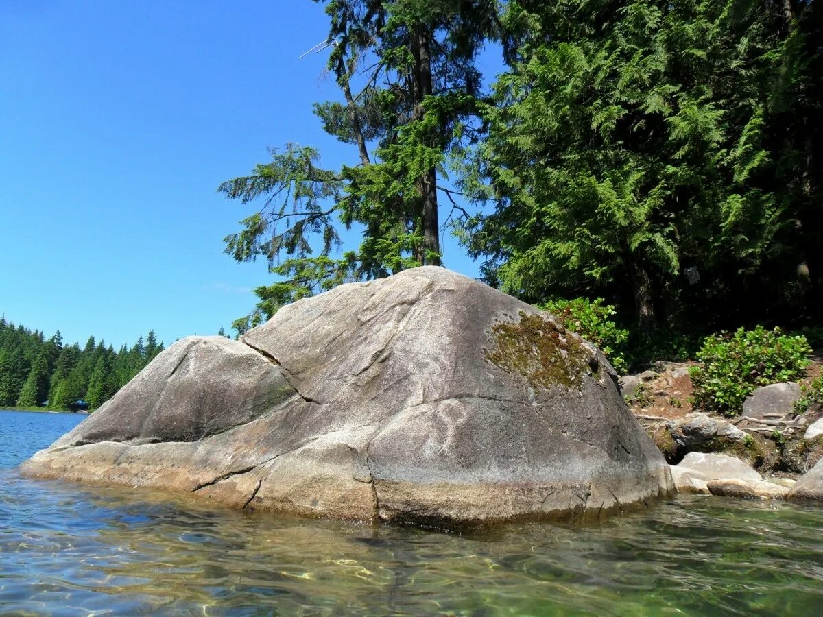 Stone photo. Камень валун большой. ВАЛЫН камень. Камни валуны Карагайский. Камень глыба.