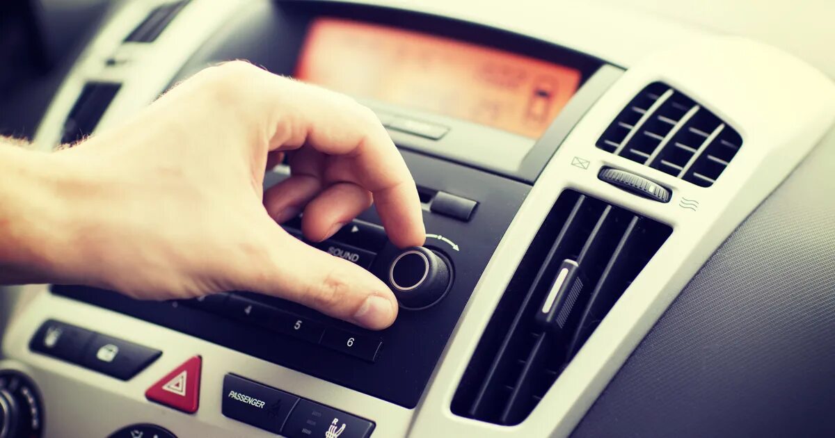 Sony cdx-gt627ue. Настройка магнитолы. Радио в машине. Магнитола в руках. Как включить радио в машине.