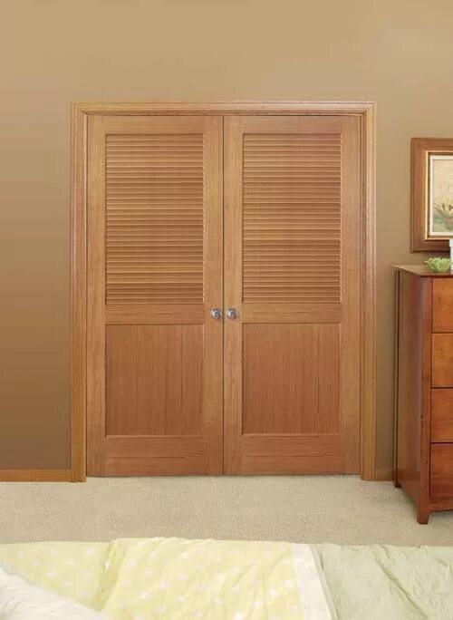 двери межкомнатные двухстворчатые распашные. межкомнатные двери в интерьере. раздвижные двери межкомнатные двустворчатые. распашная деревянная дверь. золотистый дуб цвет дверей.