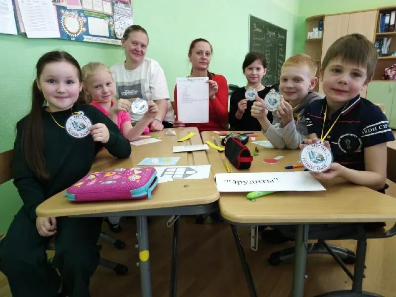 кружки занятия. на занятиях кружка ребята. кружок занятия. занятие кружка. средняя школа в россии.