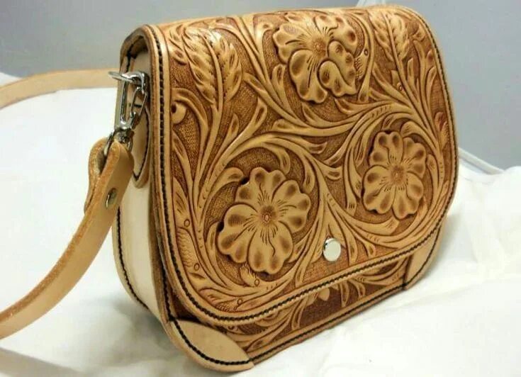 Техники обработки кожи. Художественная обработка кожи. Художественные изделия из кожи. Сумка с тиснением. Художественное тиснение на коже.