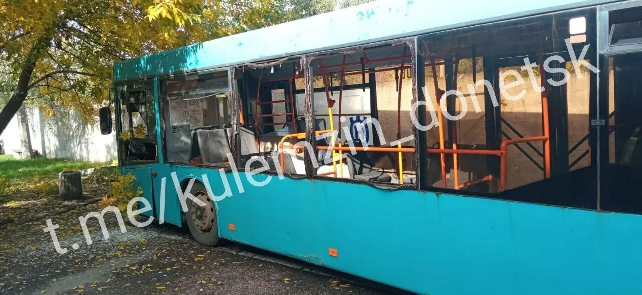 Обстрел автобуса в лисичанске. Обстрелянный автобус в донецке. донэлектроавтотранс. маршрутка в донецке обстрел.