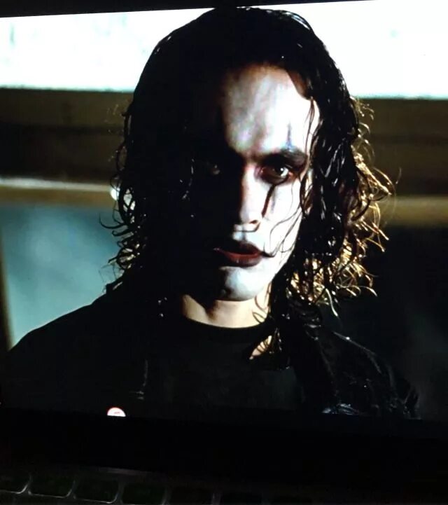 Главные роли ворон. Ворон джимми куэрво. Brandon lee ворон 1994. Главные роли ворон. Ворон / the crow (1994).