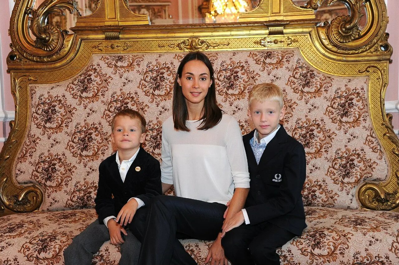 людмила николаевна балтика колледж. балтика колледж спб. борисова людмила николаевна балтика колледж. возложение цветов спб 2010 год. балтика колледж частная школа спб.