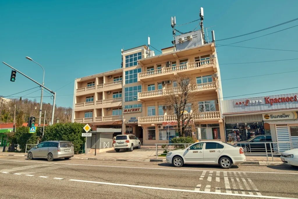 Лоо глобус. Гостиница глобус горный воздух. Глобус лоо. Гостиница глобус горный воздух. Лазаревское глобус гостевой дом.